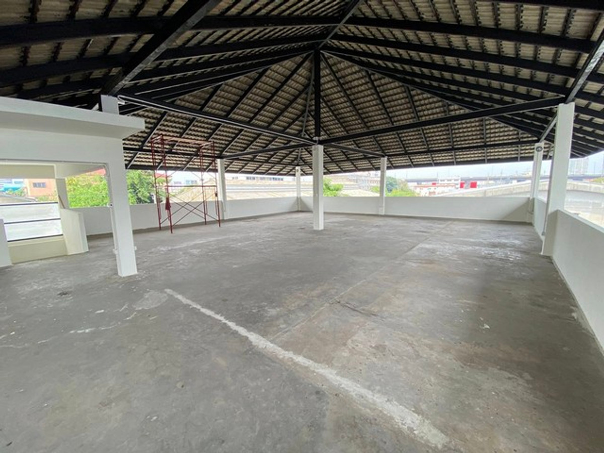 For RentWarehouseBangna, Bearing, Lasalle : HR3239 Warehouse for rent with office Whole house renovated, prime location, Bangna area, KM.2, opposite Central Bangna. Spacious area of ​​almost 1 rai, meets the needs of every SME & E-commerce business.
