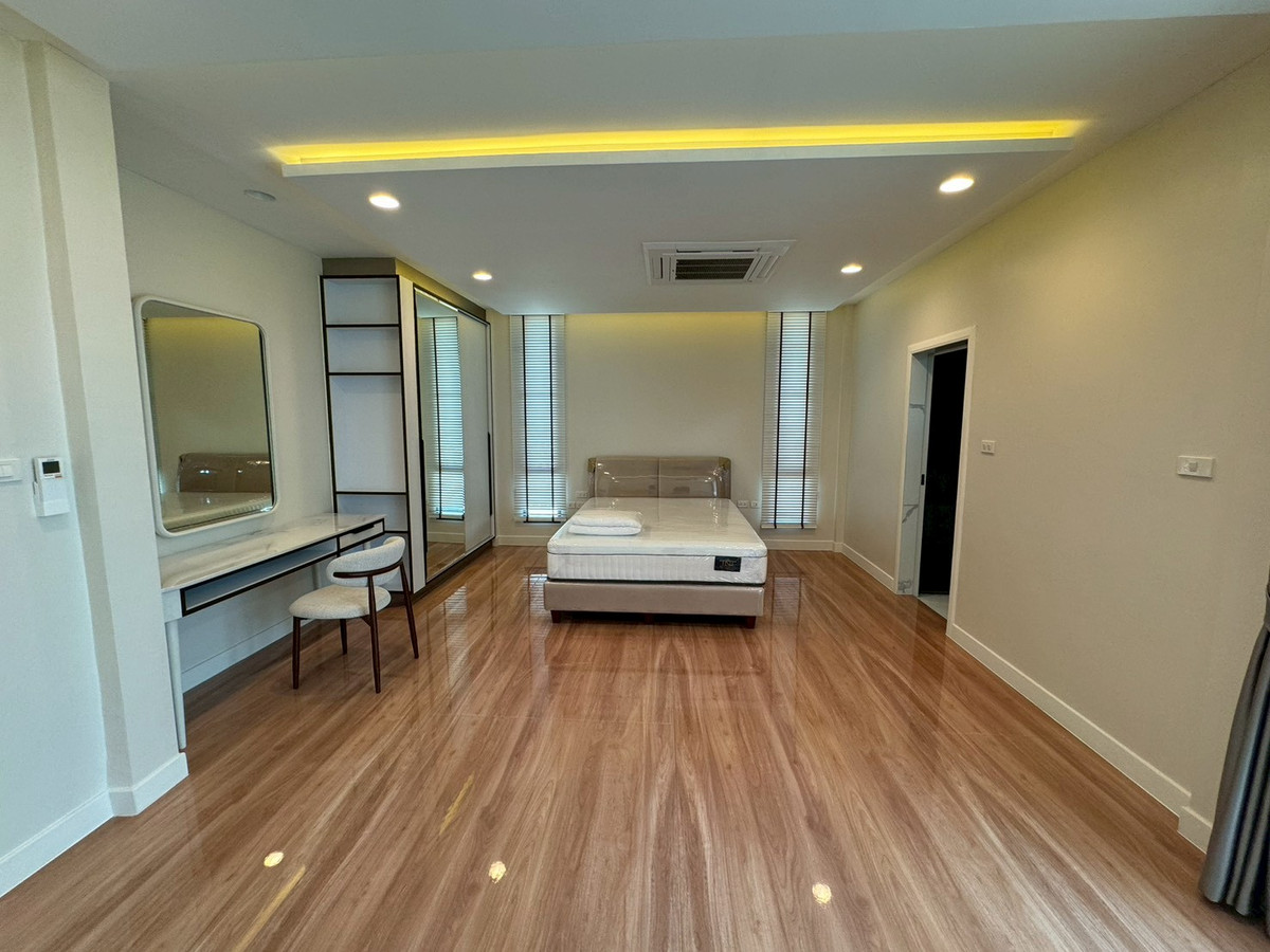 For RentHouseSukhumvit, Asoke, Thonglor : Fully renovated 4-bedroom house in Phrom Phong ** NO CO-AGENT ** 