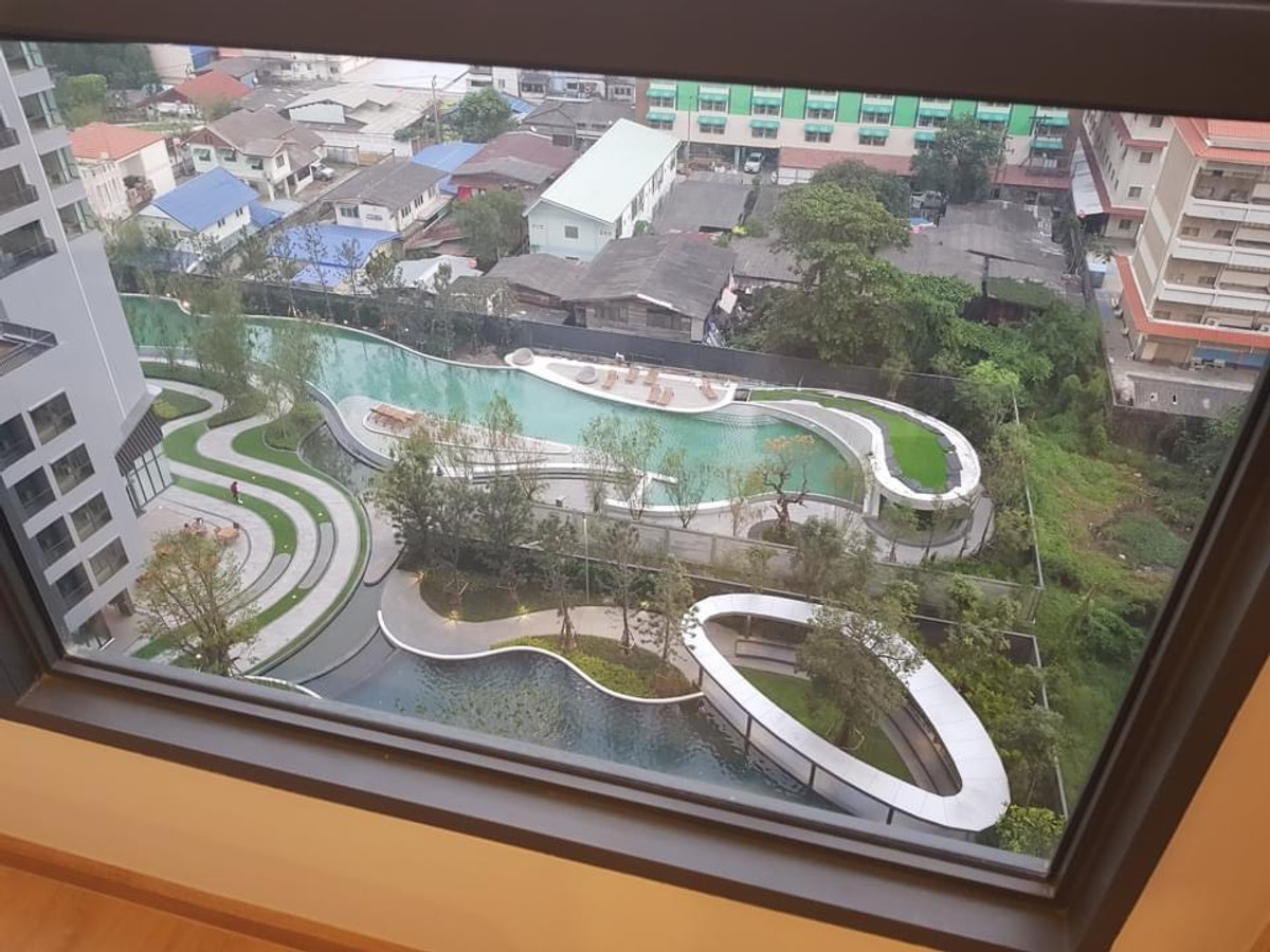 For RentCondoBangna, Bearing, Lasalle : Condo for Rent: Ideo O2 Near BTS Bang Na (approx. 300 meters)