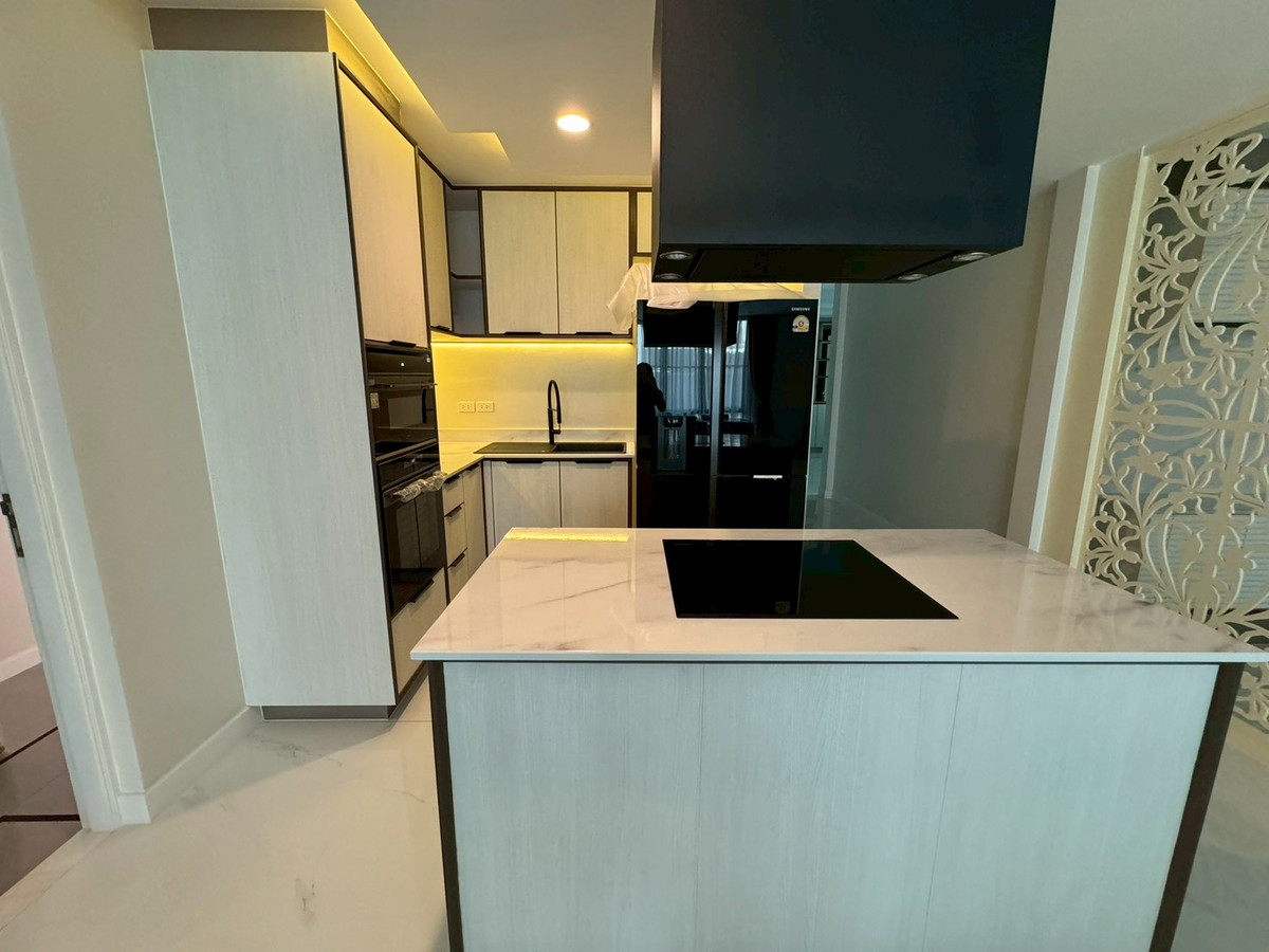 For RentHouseSukhumvit, Asoke, Thonglor : Fully renovated 4-bedroom house in Phrom Phong ** NO CO-AGENT ** 