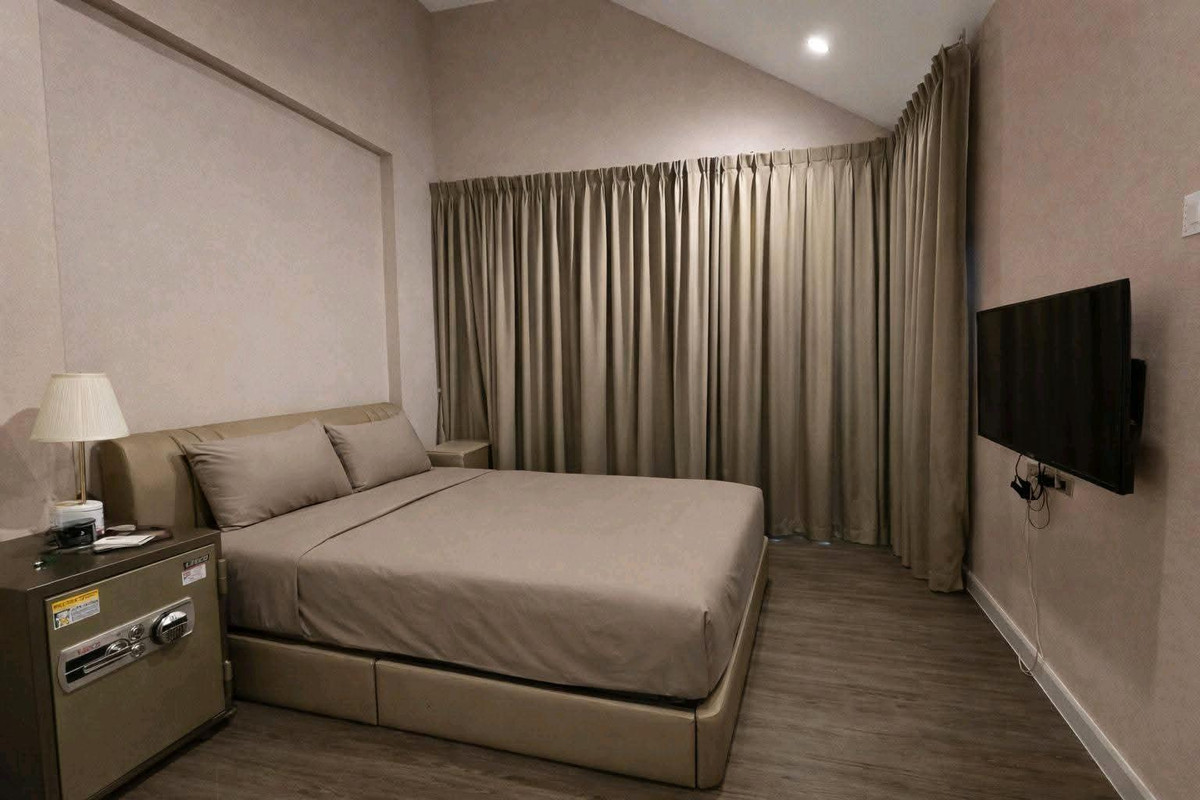 ให้เช่าบ้านพระราม 5 ราชพฤกษ์ บางกรวย : ให้เช่า  Bangkok Boulevard บางกอก บูเลอวาร์ด สาทร-ปิ่นเกล้า2 /4ห้องนอน 4ห้องน้ำ/ ที่ดิน 82.4วา / ใช้สอย 248ตรม.  ใกล้เซ็นทรัลเวสต์วิลล์