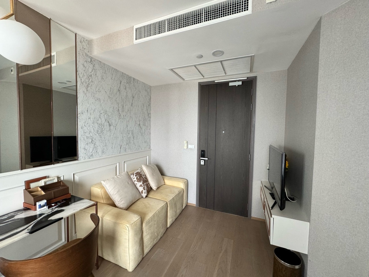 For RentCondoSiam Paragon ,Chulalongkorn,Samyan : For rent Ashton chula Silom price 22,000 baht contact 0869017364