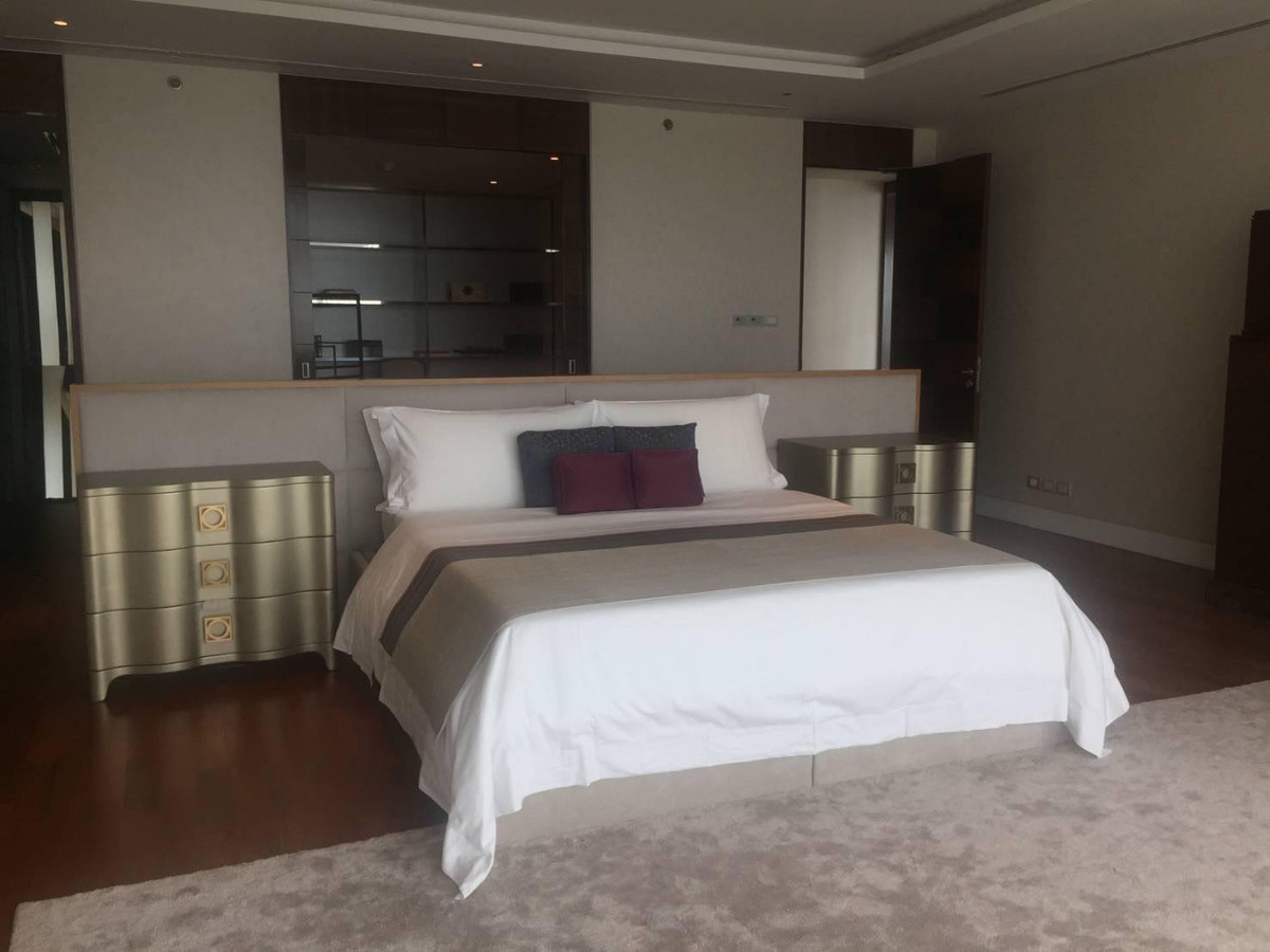 For RentCondoWitthayu, Chidlom, Langsuan, Ploenchit : ✨Luxury condo for rent with 5-star hotel service at The St. Regis Bangkok, 3 bedrooms, fully furnished, connected to BTS Ratchadamri, near Lumpini Park, One Bangkok.