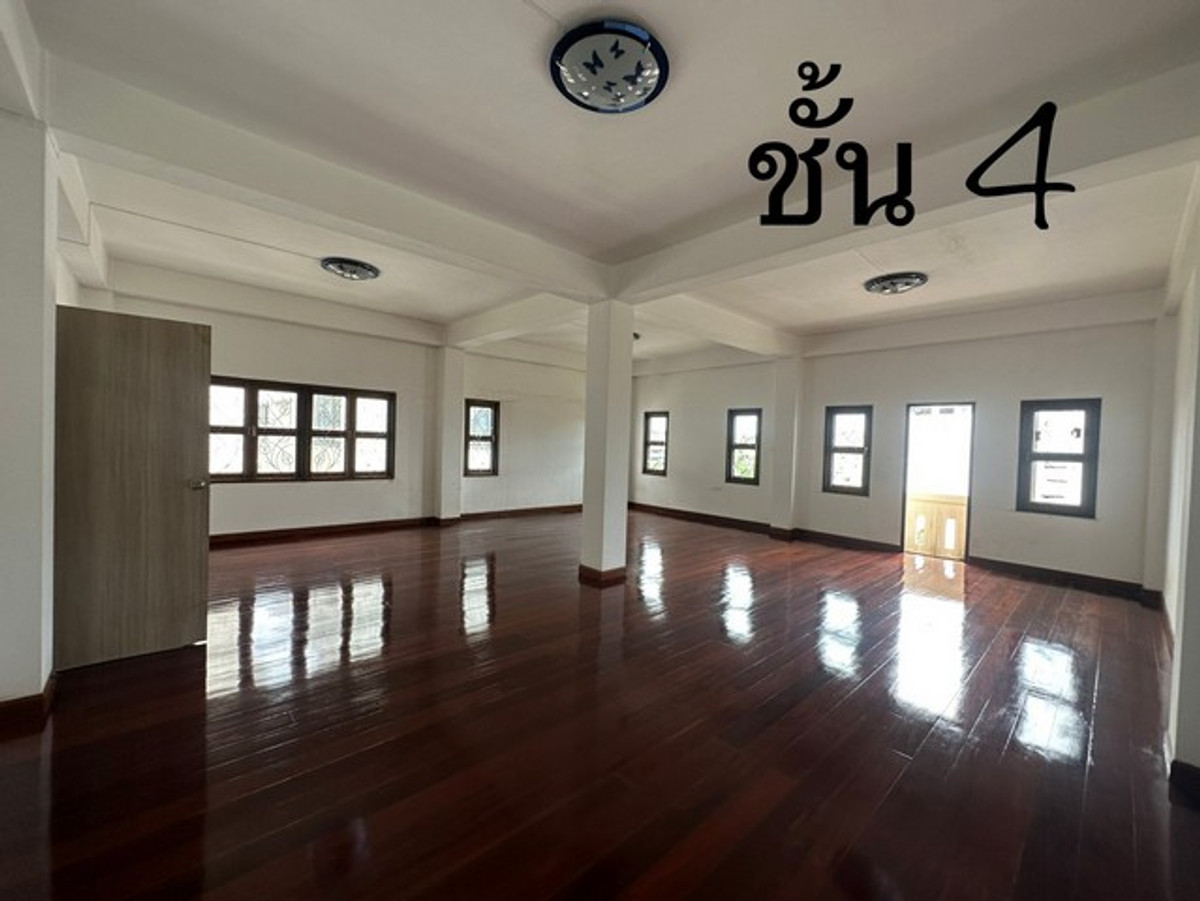 ให้เช่าอาคารพาณิชย์พัฒนาการ ศรีนครินทร์ : HR3224ให้เช่าอาคารพาณิชย์พื้นที่ใหญ่ 1,100 ตร.ม. ทำเลทองติดถนนศรีนครินทร์ หน้าร้านโดดเด่นติดถนนใหญ่ (ฝั่งซีคอนสแควร์) | ใกล้ MRT ศรีนุช เพียงไม่กี่ก้าว