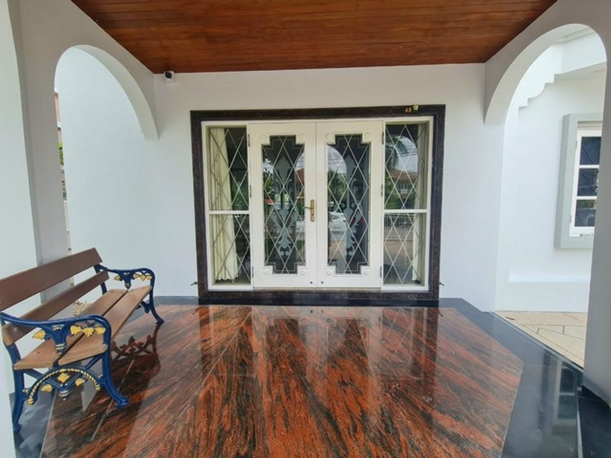 ให้เช่าบ้านเกษตร นวมินทร์ ลาดปลาเค้า : HR3240ให้เช่าบ้านเดี่ยวหลังใหญ่ 5 ห้องนอน ทำเลเลียบด่วน-เกษตรนวมินทร์ หมู่บ้านชวนชื่น ลาดพร้าว  พื้นที่ใช้สอยจุใจ 347 ตร.ม. พร้อมเฟอร์นิเจอร์และเครื่องใช้ไฟฟ้าครบชุด หิ้วกระเป๋าเข้าอยู่ได้เลย