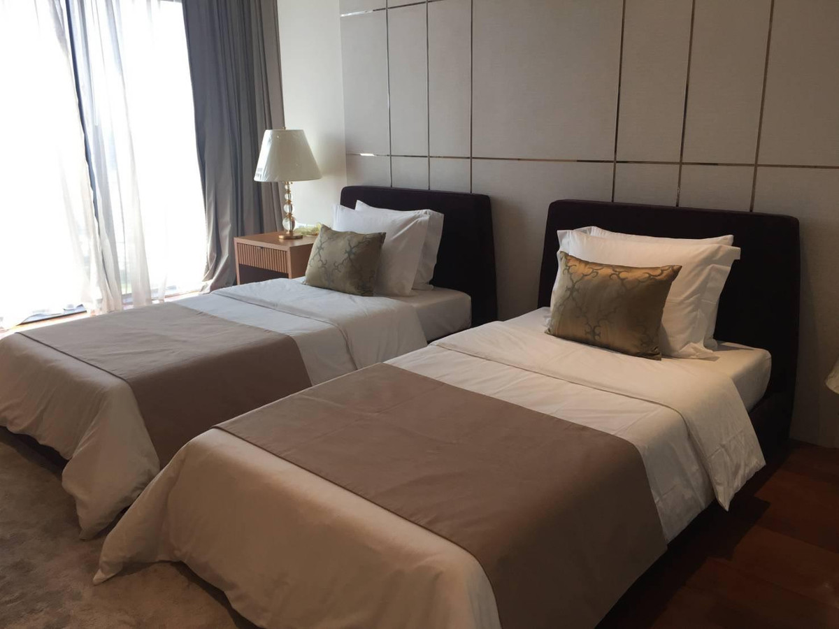 For RentCondoWitthayu, Chidlom, Langsuan, Ploenchit : ✨Luxury condo for rent with 5-star hotel service at The St. Regis Bangkok, 3 bedrooms, fully furnished, connected to BTS Ratchadamri, near Lumpini Park, One Bangkok.