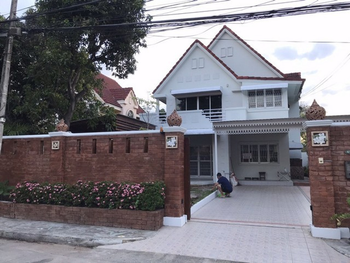 For RentHouseNawamin, Ramindra : HR3233 2-story detached house for rent, Soi Nawamin 111 - wide area, shady garden, ready to move in, quiet atmosphere, cool breeze, very suitable for living.