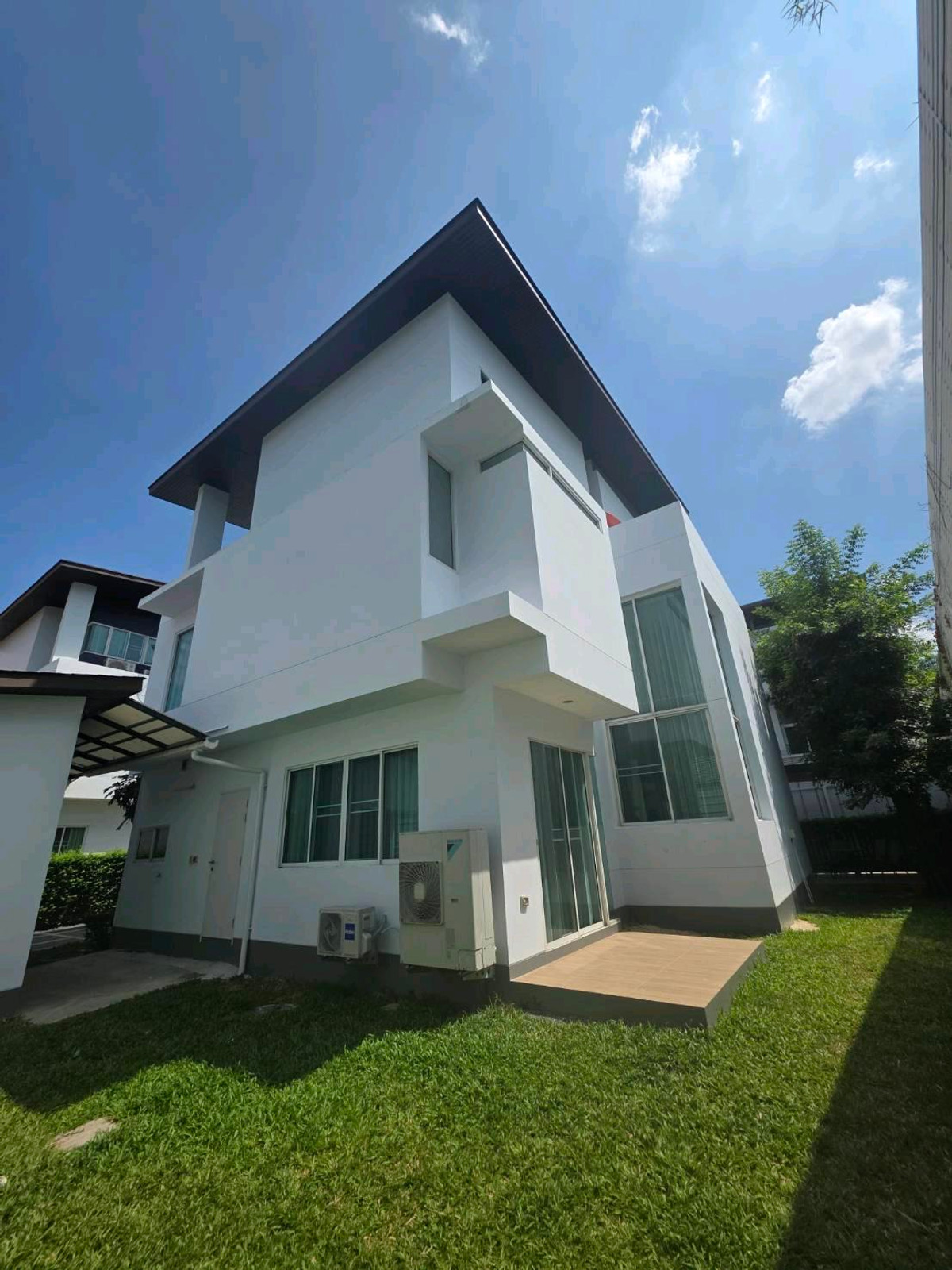 ให้เช่าบ้านพระราม 9 เพชรบุรีตัดใหม่ RCA : 🔥🔥🔥บ้านในโครงการ พระราม9.ใกล้เดอะ ไนน์พระราม9 💚💚💚