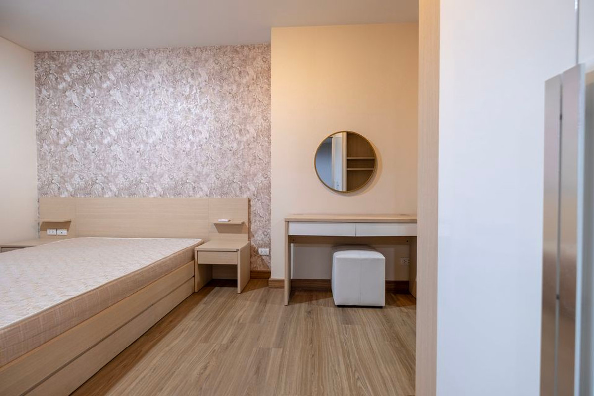 For RentCondoRatchadapisek, Huaikwang, Suttisan : For rent, Rhythm Ratchada, large room, 46.5 sq m, high floor, beautiful view, fully furnished, ready to move in.