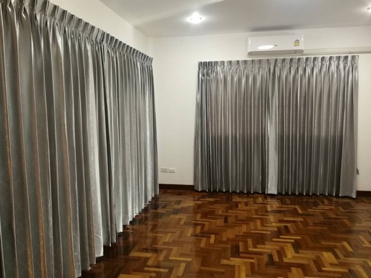 ให้เช่าบ้านนวมินทร์ รามอินทรา : HR3233ให้เช่าบ้านเดี่ยว 2 ชั้น ซอยนวมินทร์ 111 – พื้นที่กว้าง สวนร่มรื่น พร้อมอยู่ บรรยากาศเงียบสงบ ลมเย็นสบาย เหมาะสำหรับพักอาศัยอย่างยิ่ง