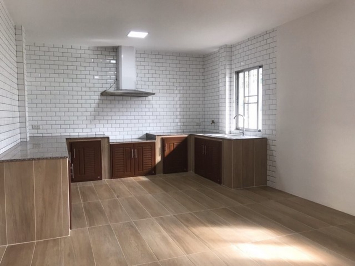 ให้เช่าบ้านนวมินทร์ รามอินทรา : HR3233ให้เช่าบ้านเดี่ยว 2 ชั้น ซอยนวมินทร์ 111 – พื้นที่กว้าง สวนร่มรื่น พร้อมอยู่ บรรยากาศเงียบสงบ ลมเย็นสบาย เหมาะสำหรับพักอาศัยอย่างยิ่ง