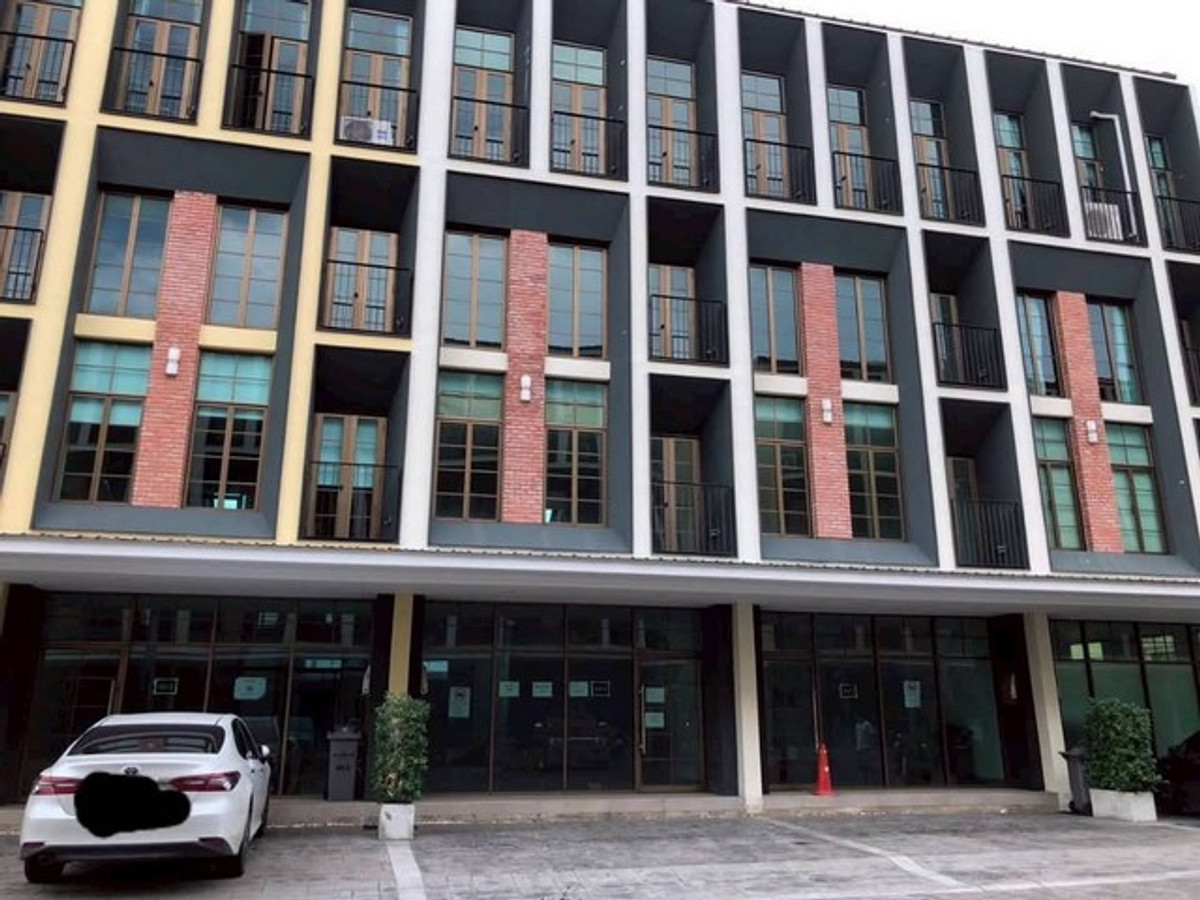 For RentTownhomeSamut Prakan,Samrong : HR3241 Sell/rent commercial building, prime location, next to the main road - Bang Pu Mai, spacious area 45.6 sq m | Good condition, ready to start business immediately.