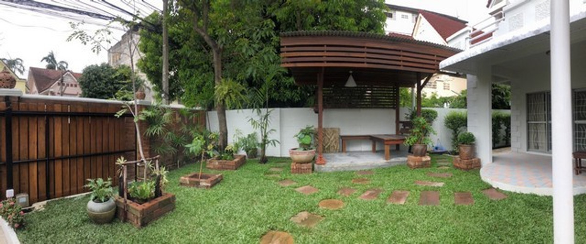 ให้เช่าบ้านนวมินทร์ รามอินทรา : HR3233ให้เช่าบ้านเดี่ยว 2 ชั้น ซอยนวมินทร์ 111 – พื้นที่กว้าง สวนร่มรื่น พร้อมอยู่ บรรยากาศเงียบสงบ ลมเย็นสบาย เหมาะสำหรับพักอาศัยอย่างยิ่ง