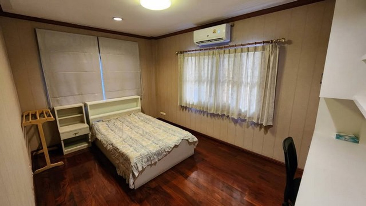 ให้เช่าบ้านเกษตร นวมินทร์ ลาดปลาเค้า : HR3240ให้เช่าบ้านเดี่ยวหลังใหญ่ 5 ห้องนอน ทำเลเลียบด่วน-เกษตรนวมินทร์ หมู่บ้านชวนชื่น ลาดพร้าว  พื้นที่ใช้สอยจุใจ 347 ตร.ม. พร้อมเฟอร์นิเจอร์และเครื่องใช้ไฟฟ้าครบชุด หิ้วกระเป๋าเข้าอยู่ได้เลย