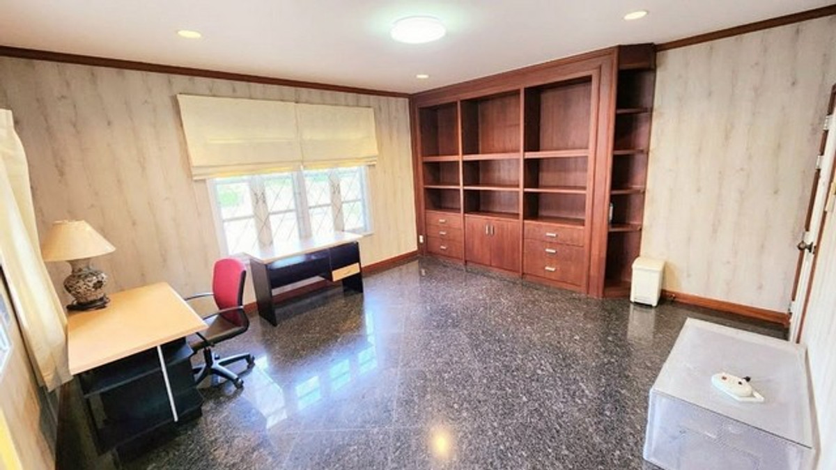 ให้เช่าบ้านเกษตร นวมินทร์ ลาดปลาเค้า : HR3240ให้เช่าบ้านเดี่ยวหลังใหญ่ 5 ห้องนอน ทำเลเลียบด่วน-เกษตรนวมินทร์ หมู่บ้านชวนชื่น ลาดพร้าว  พื้นที่ใช้สอยจุใจ 347 ตร.ม. พร้อมเฟอร์นิเจอร์และเครื่องใช้ไฟฟ้าครบชุด หิ้วกระเป๋าเข้าอยู่ได้เลย