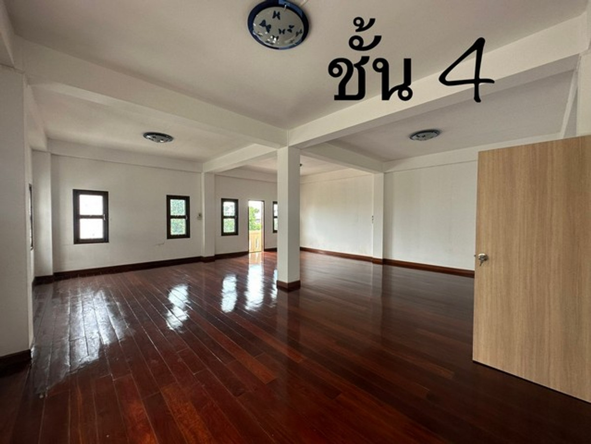 ให้เช่าอาคารพาณิชย์พัฒนาการ ศรีนครินทร์ : HR3224ให้เช่าอาคารพาณิชย์พื้นที่ใหญ่ 1,100 ตร.ม. ทำเลทองติดถนนศรีนครินทร์ หน้าร้านโดดเด่นติดถนนใหญ่ (ฝั่งซีคอนสแควร์) | ใกล้ MRT ศรีนุช เพียงไม่กี่ก้าว