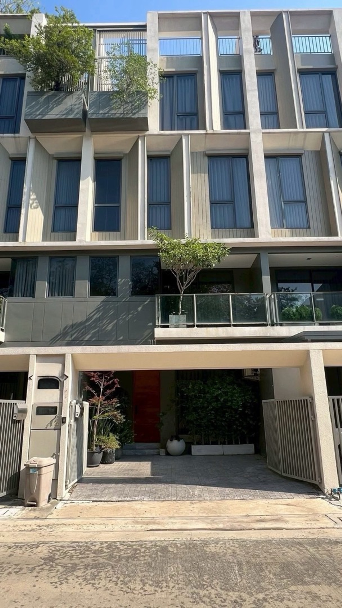 For SaleTownhomeLadprao101, Happy Land, The Mall Bang Kapi : Luxury Townhome for Sale THER LADPRAO 93 Ladprao 93 Double Volume 5.8m 4 Bedroom 246.62 sq.m Near CDC and The Mall Bangkapi Bangkok
