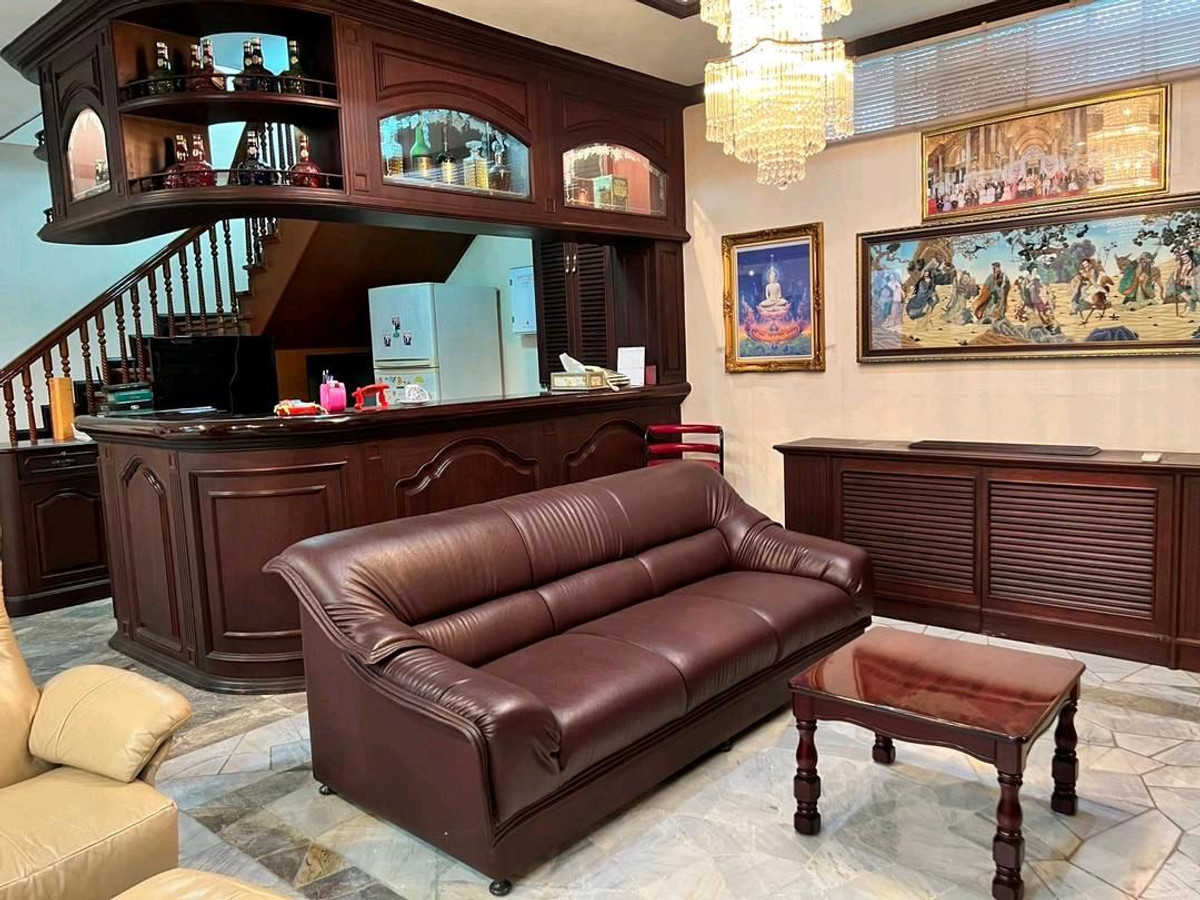 For SaleHouseSathorn, Narathiwat : Urgent sale
3 story house
Well decorated and ready to move in.
.
Soi Charoen Krung area