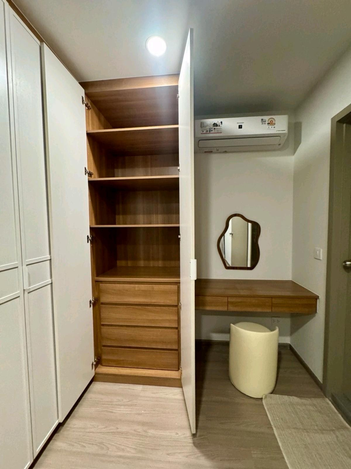 For RentCondoKhlongtoei, Kluaynamthai : ✨ 2 bedroom condo near BTS, ready to move in, small bedroom can be turned into a work room, meeting the needs of the WFH line ✨