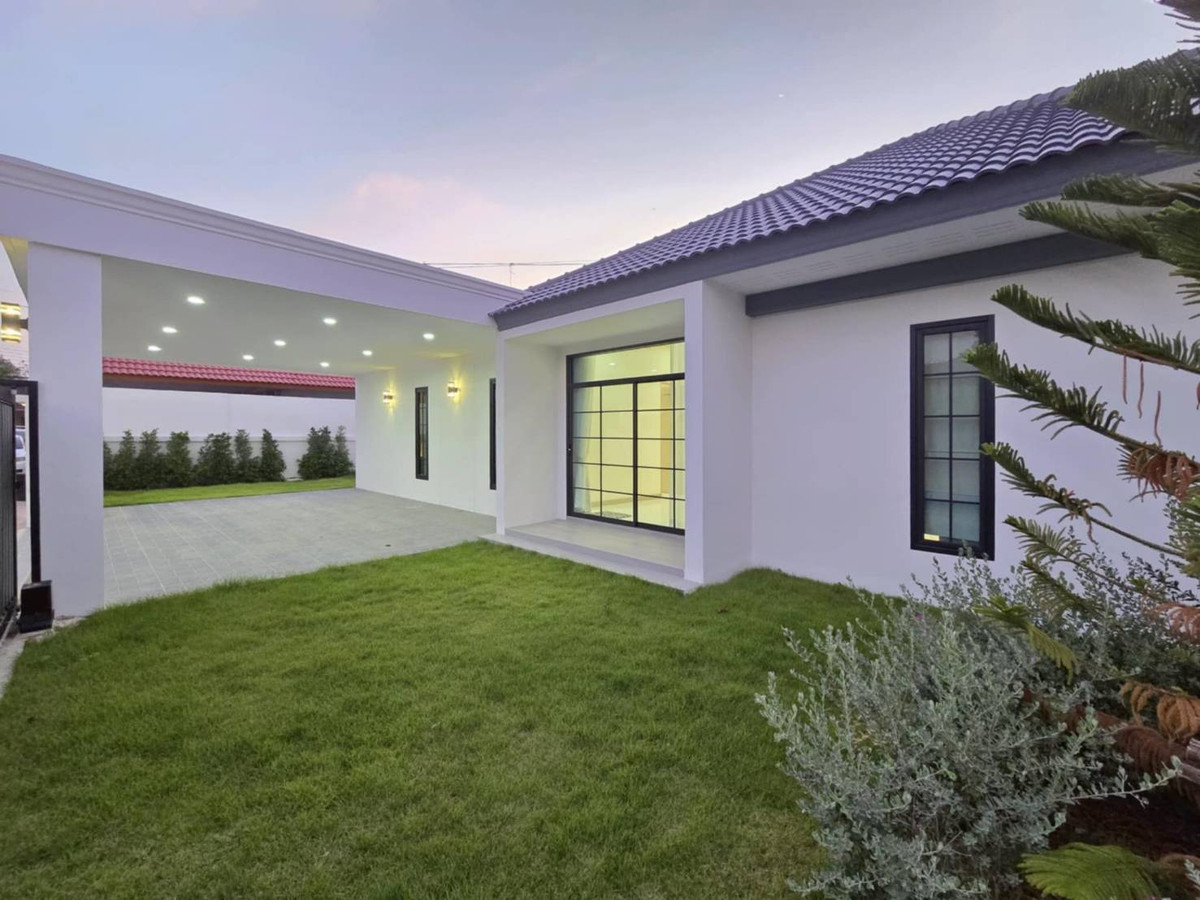 For SaleHousePattaya, Bangsaen, Chonburi : 🔥 Spacious 4 Bedroom House for Sale in Pattaya | 110 Sq.Wah | Near Tara Pattana & Phoenix | Only 11 MB 🔥