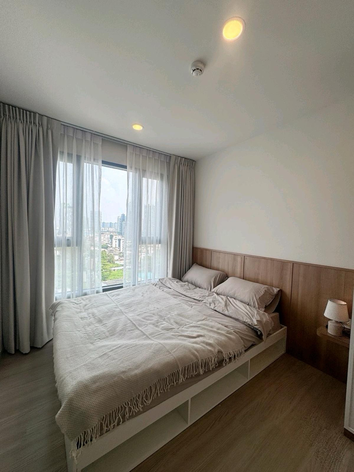 For RentCondoKhlongtoei, Kluaynamthai : ✨ 2 bedroom condo near BTS, ready to move in, small bedroom can be turned into a work room, meeting the needs of the WFH line ✨