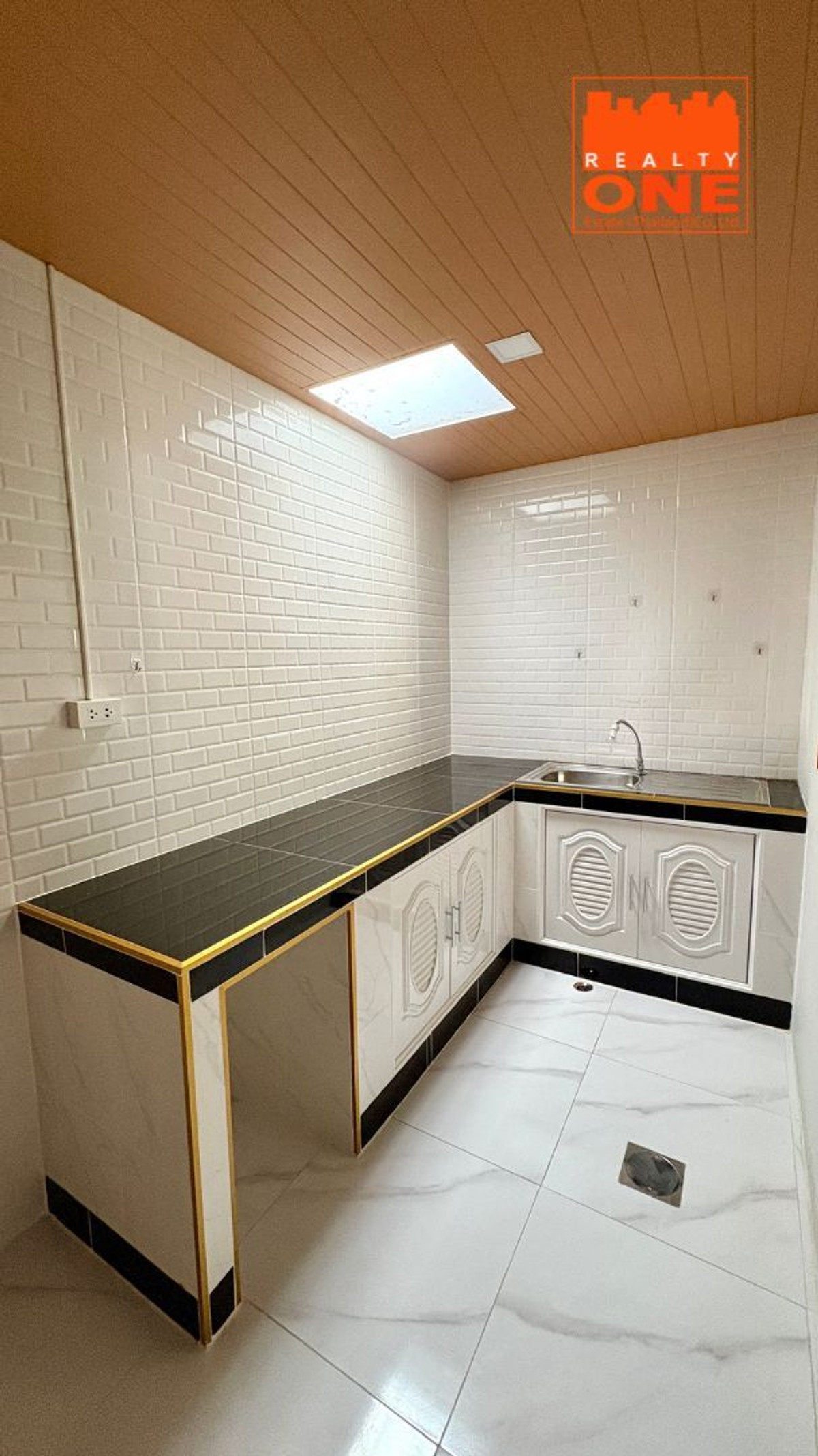 For SaleTownhomePathum Thani,Rangsit, Thammasat : Townhouse for Sale: Pruksa B Klong 3 – Pristine Condition (90%)