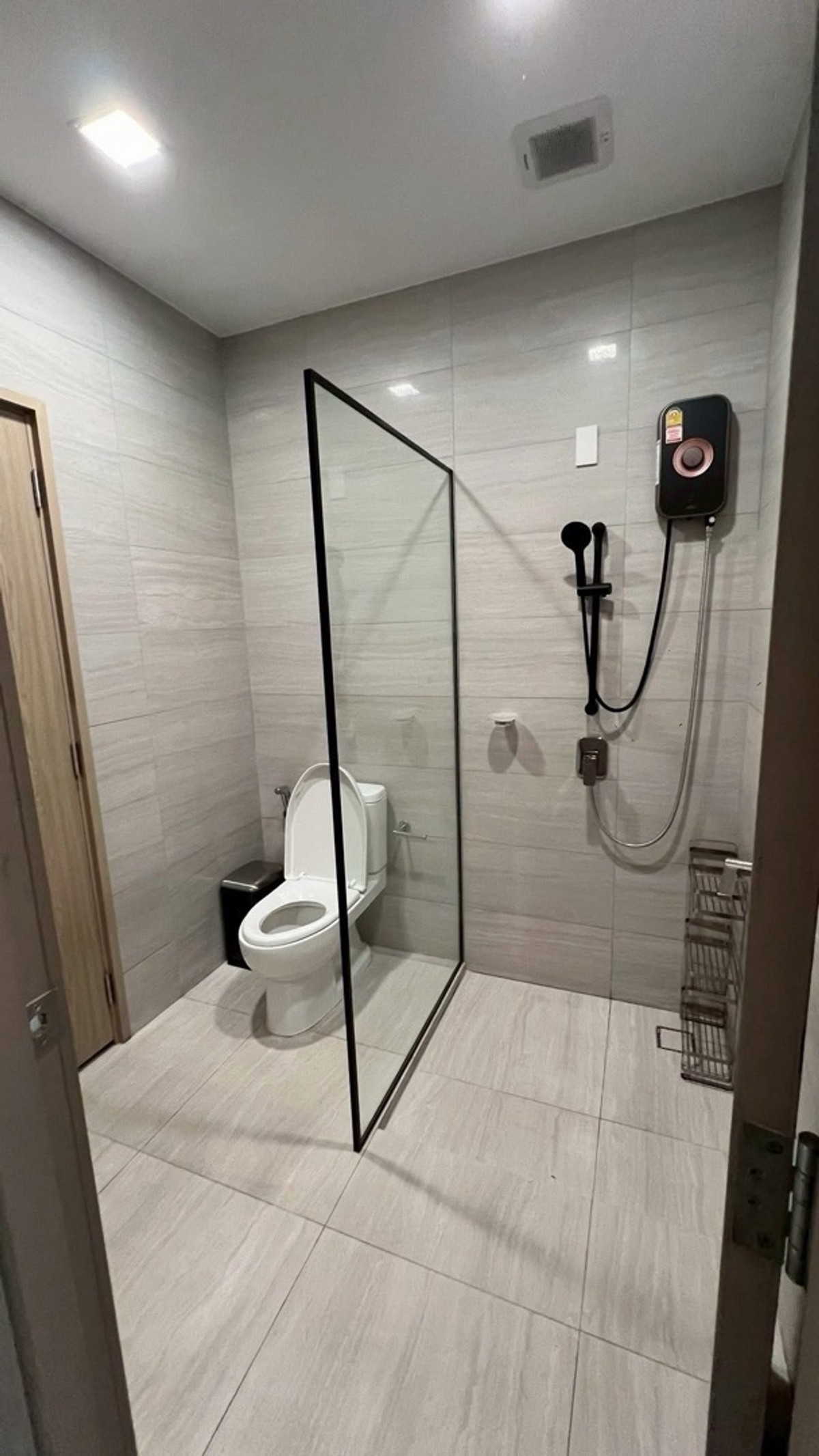 ขายทาวน์โฮมลาดพร้าว101 แฮปปี้แลนด์ : ขายทาวน์โฮมหรู THER LADPRAO 93 ลาดพร้าว 93 บ้านเพดานสูง Double Volume 5.8 เมตร 4 ห้องนอน พื้นที่ 246.62 ตร.ม ใกล้ CDC และ The Mall บางกะปิ