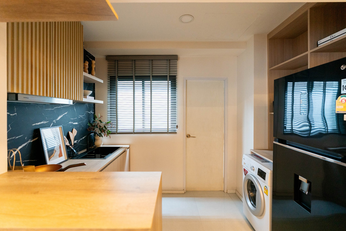 ขายทาวน์โฮมเลียบทางด่วนรามอินทรา : For sale Town house  in Liab Duan Ramintra! Easy to go ladprao and Ekkamai near Express way and Shopping mall