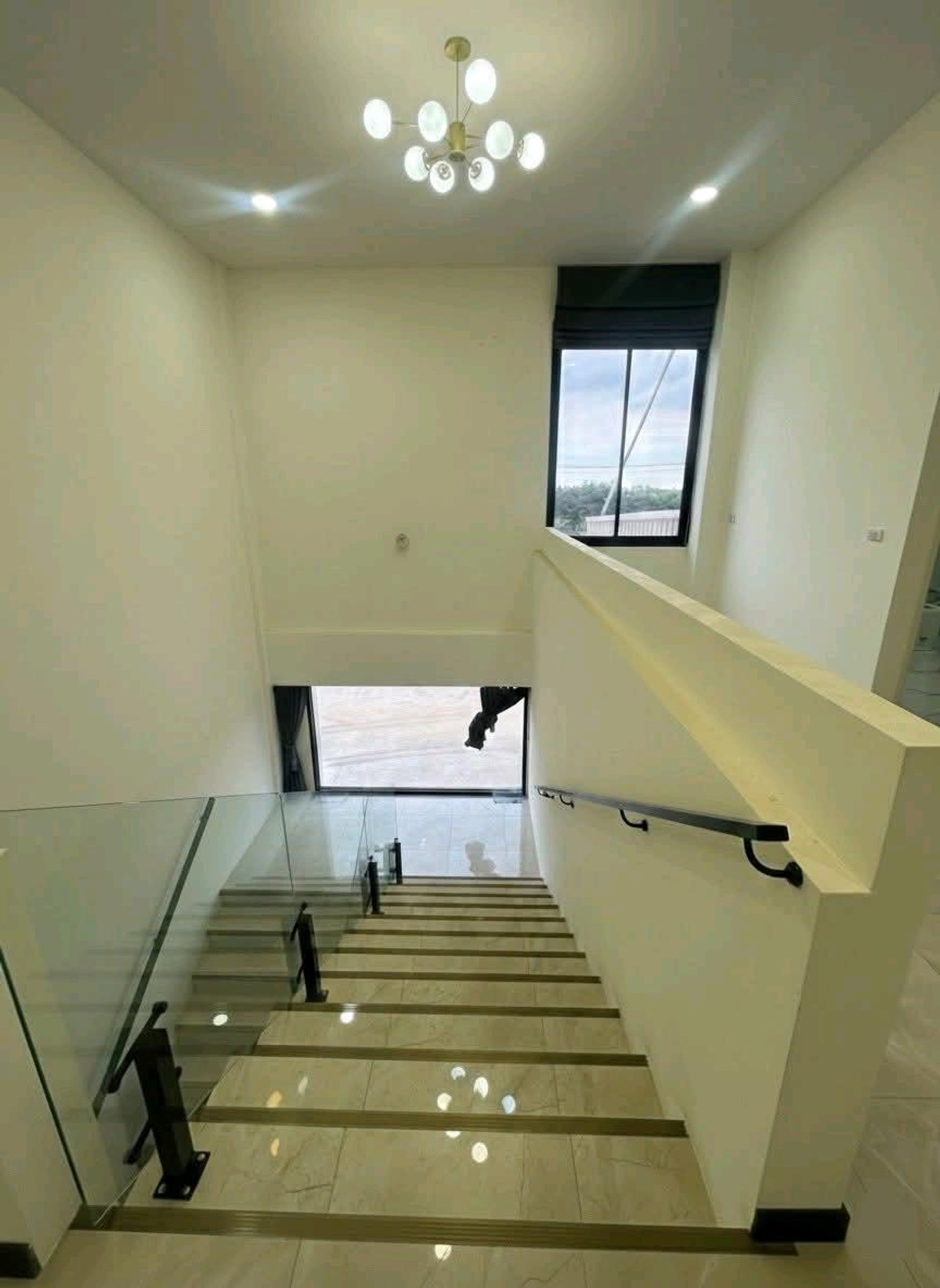 For RentFactoryMahachai Samut Sakhon : 🏭 Factory / warehouse for rent, Krathum Baen, Samut Sakhon 
, area over 5,000 sq m | 3-phase power 50 KVA | Trailer can enter | No common fees.