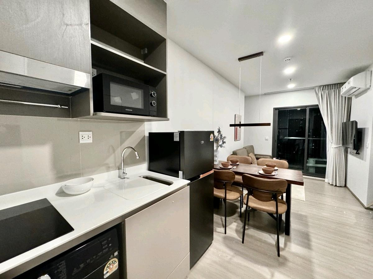 For RentCondoKhlongtoei, Kluaynamthai : ✨ 2 bedroom condo near BTS, ready to move in, small bedroom can be turned into a work room, meeting the needs of the WFH line ✨