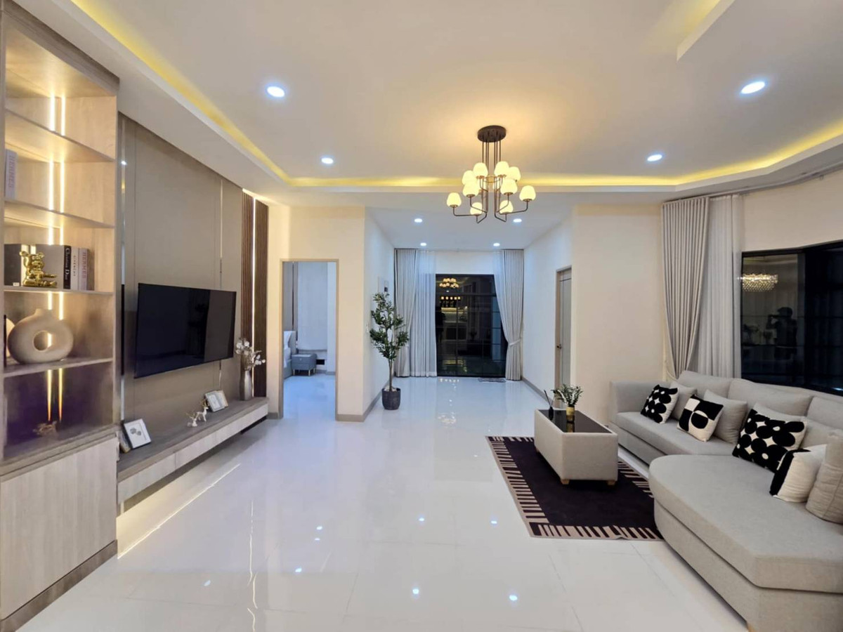 For SaleHousePattaya, Bangsaen, Chonburi : 🔥 Spacious 4 Bedroom House for Sale in Pattaya | 110 Sq.Wah | Near Tara Pattana & Phoenix | Only 11 MB 🔥