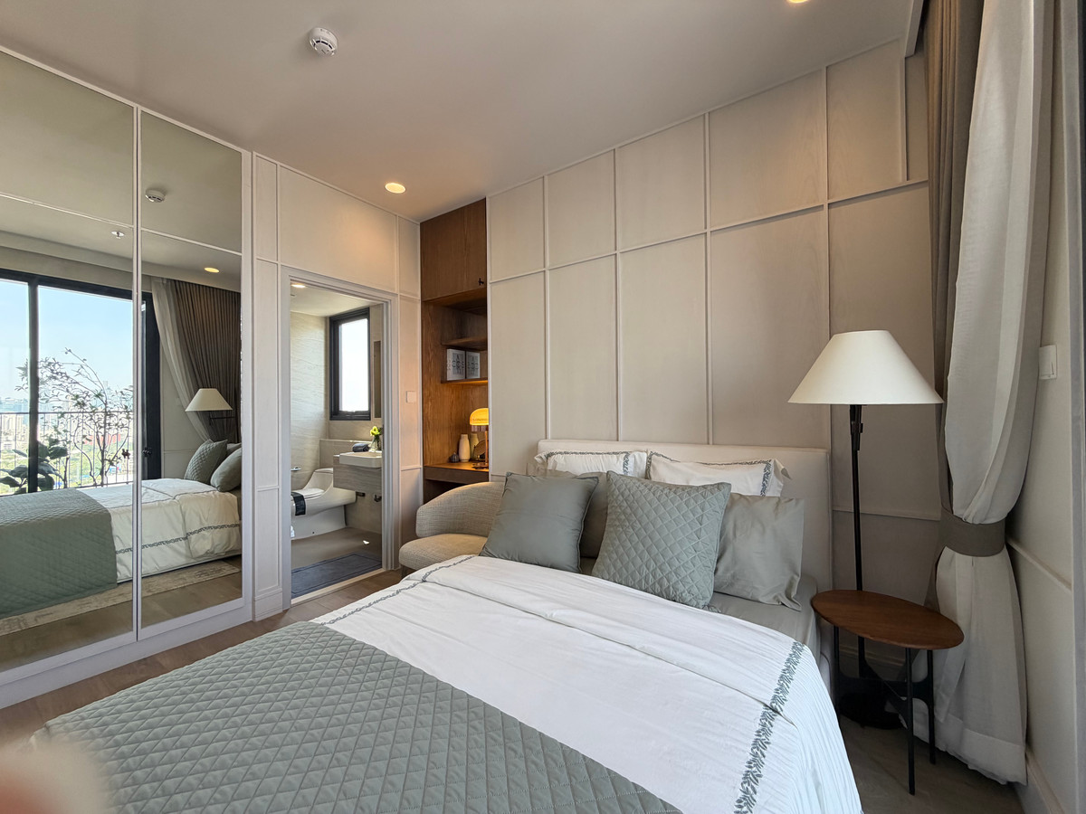 For SaleCondoKhlongtoei, Kluaynamthai : Selling the crown residences, condo on Rama 4 Road, size 2 bedrooms, receive special offers from the project.