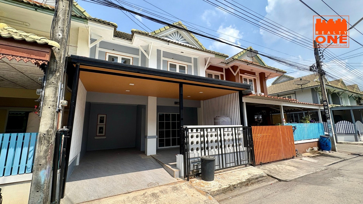 For SaleTownhomePathum Thani,Rangsit, Thammasat : Townhouse for Sale: Pruksa B Klong 3 – Pristine Condition (90%)