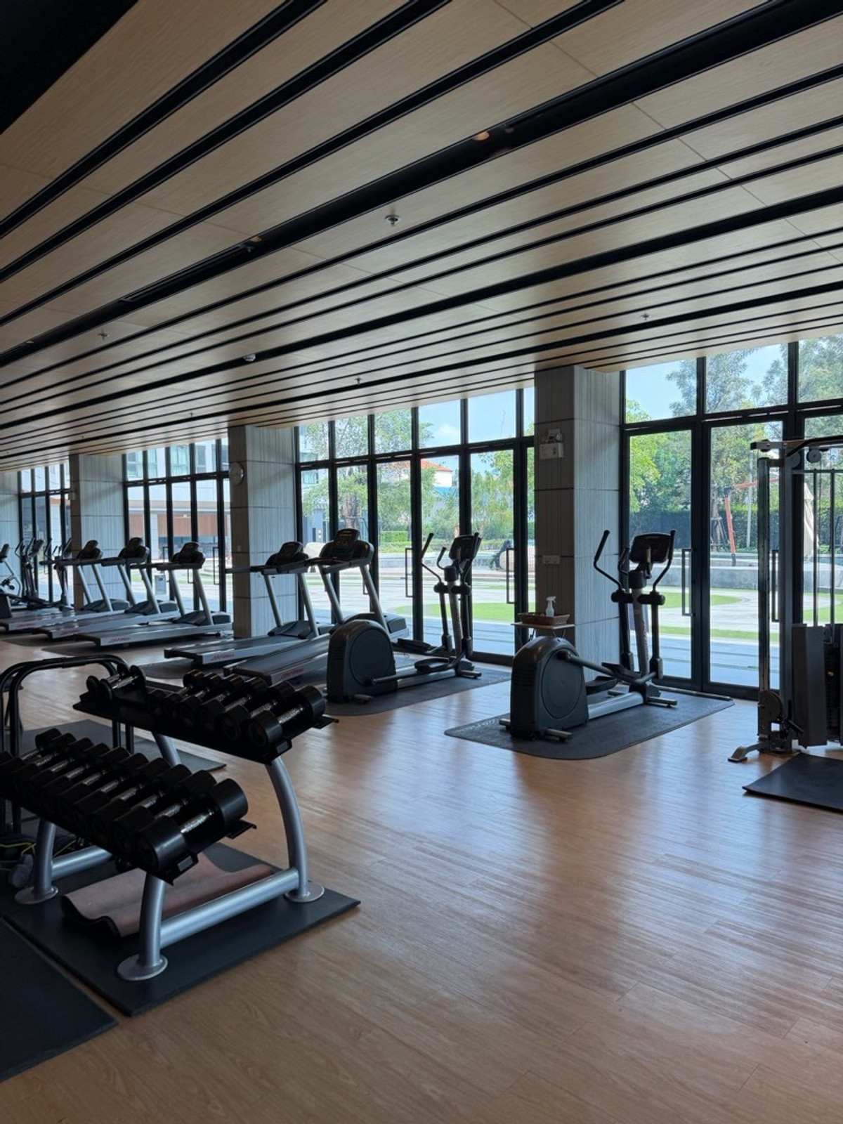 CondoBangna, Bearing, Lasalle : Condo for rent IDEO O2 (Ideo O2), near the mall, near the BTS.