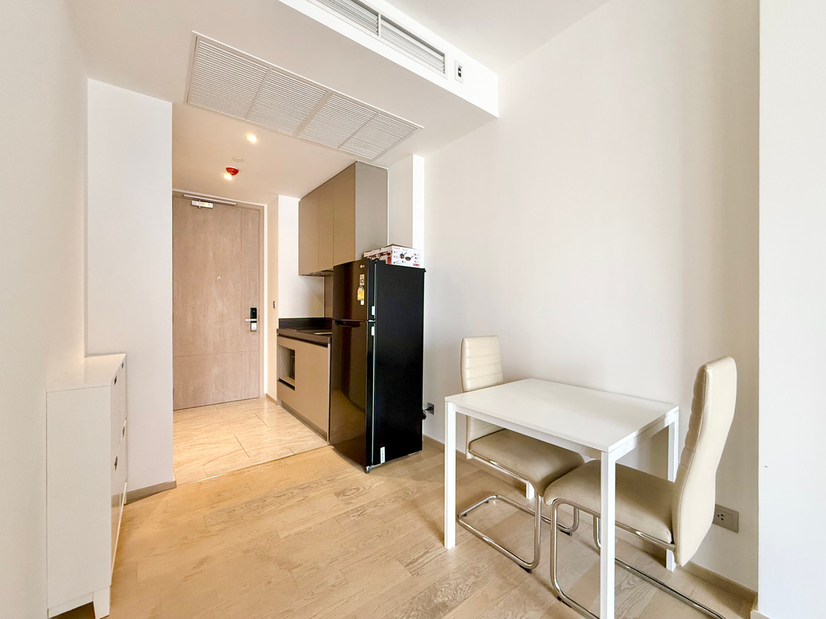 ให้เช่าคอนโดพระราม 9 เพชรบุรีตัดใหม่ RCA : 🚀 Ashton Rama9 - 42ตรม. 1นอน1น้ำ พร้อมอยู่ 092-545-6151 (ทีม)