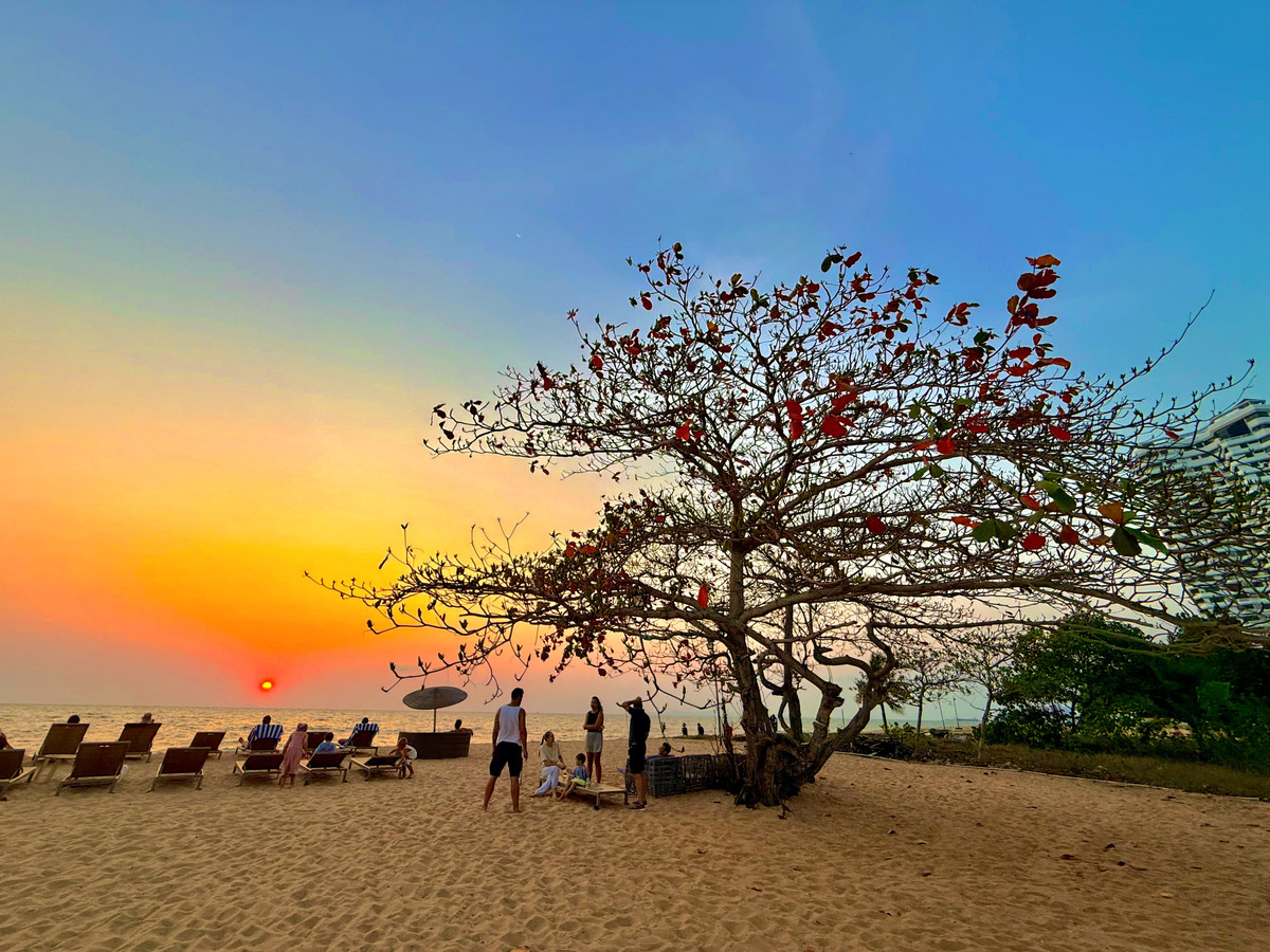 CondoPattaya, Bangsaen, Chonburi : [FOR SALE/RENT] Beachfront Luxury Condo - The Grand Florida Pattaya  1 Bedroom | 47 Sq.m. | Fully Furnished | Ready to Move In / High Investment Potential