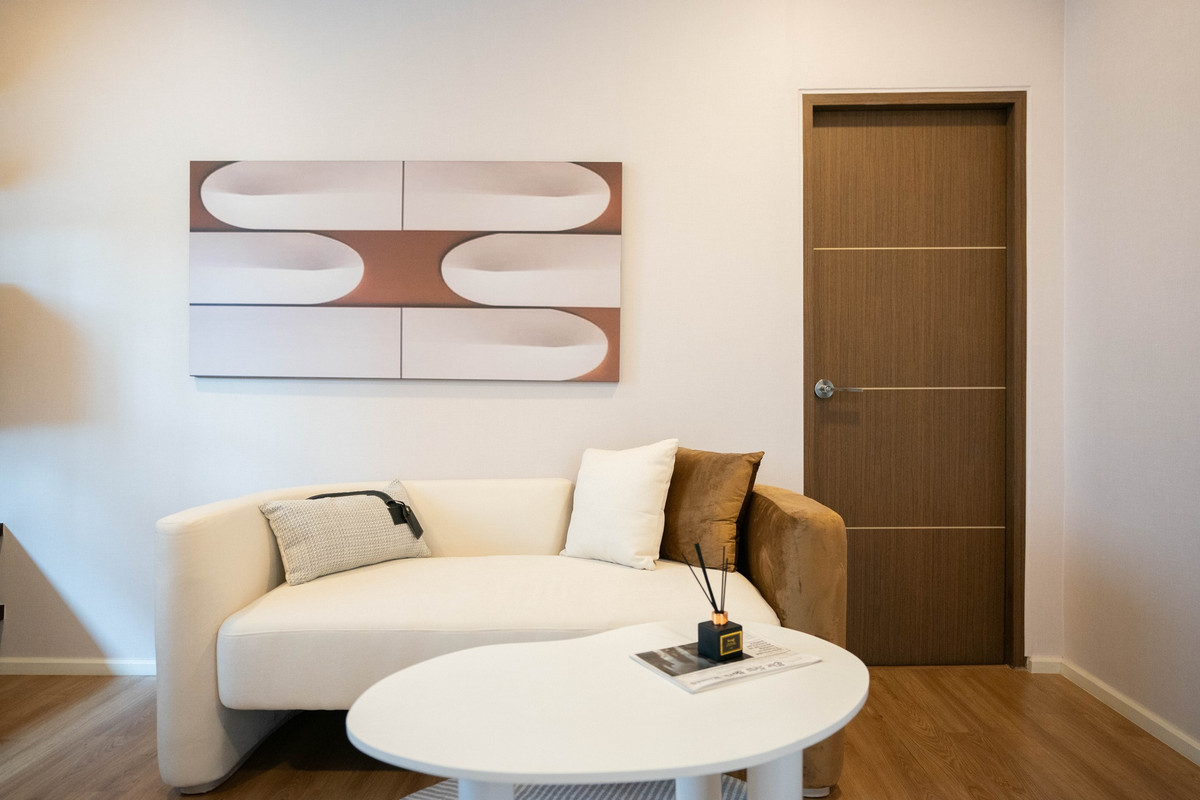 ขายทาวน์โฮมเลียบทางด่วนรามอินทรา : For sale Town house  in Liab Duan Ramintra! Easy to go ladprao and Ekkamai near Express way and Shopping mall