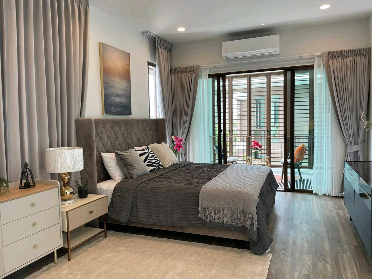 For RentHousePattanakan, Srinakarin : 🍃💫 Luxurious house in a potential location Next to an international school, ready to move in, suitable for families 👨‍👩‍👧‍👦✨