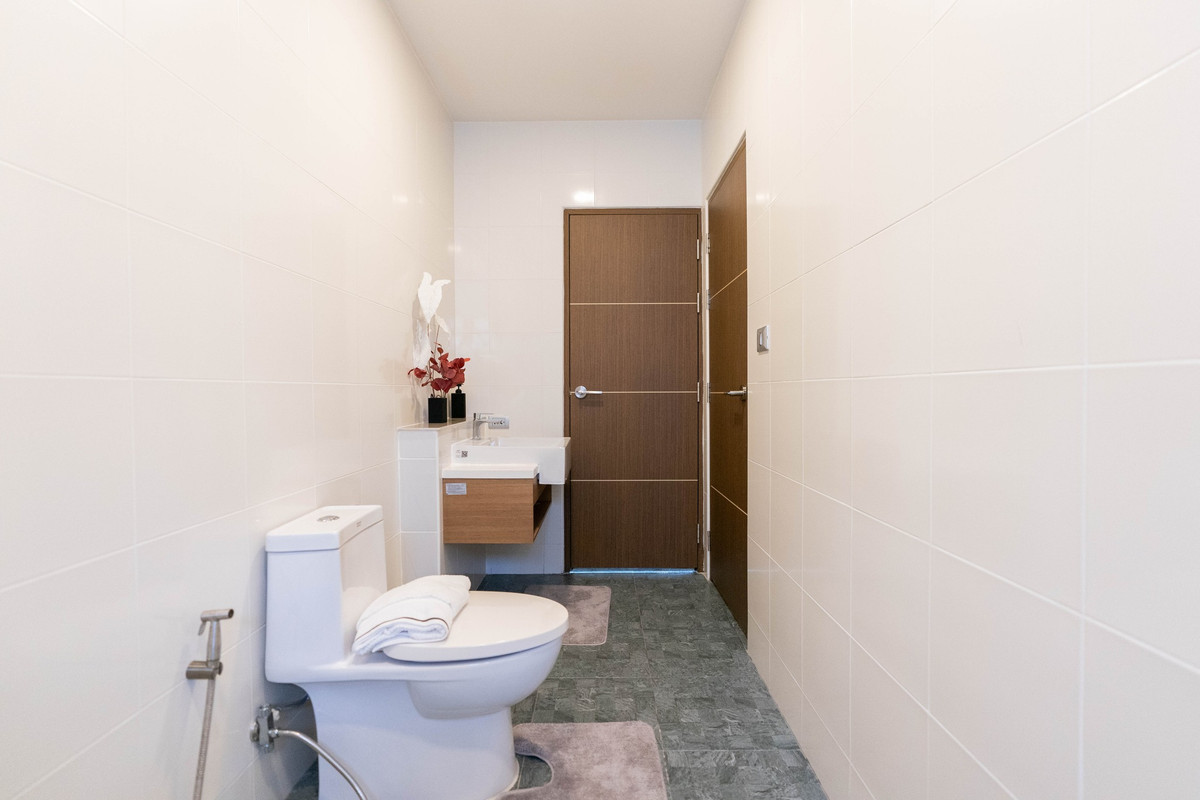 ขายทาวน์โฮมเลียบทางด่วนรามอินทรา : For sale Town house  in Liab Duan Ramintra! Easy to go ladprao and Ekkamai near Express way and Shopping mall