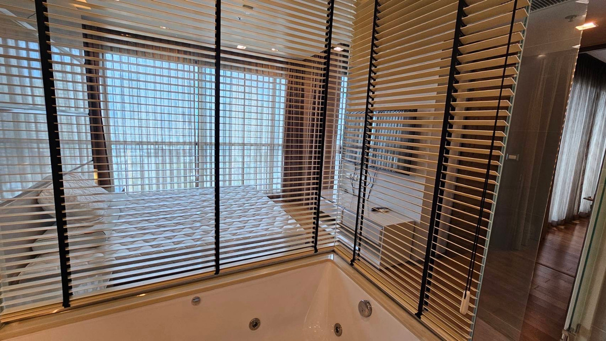 ให้เช่าคอนโดสาทร นราธิวาส : The Address Sathorn 2bed 55K call 0886166564