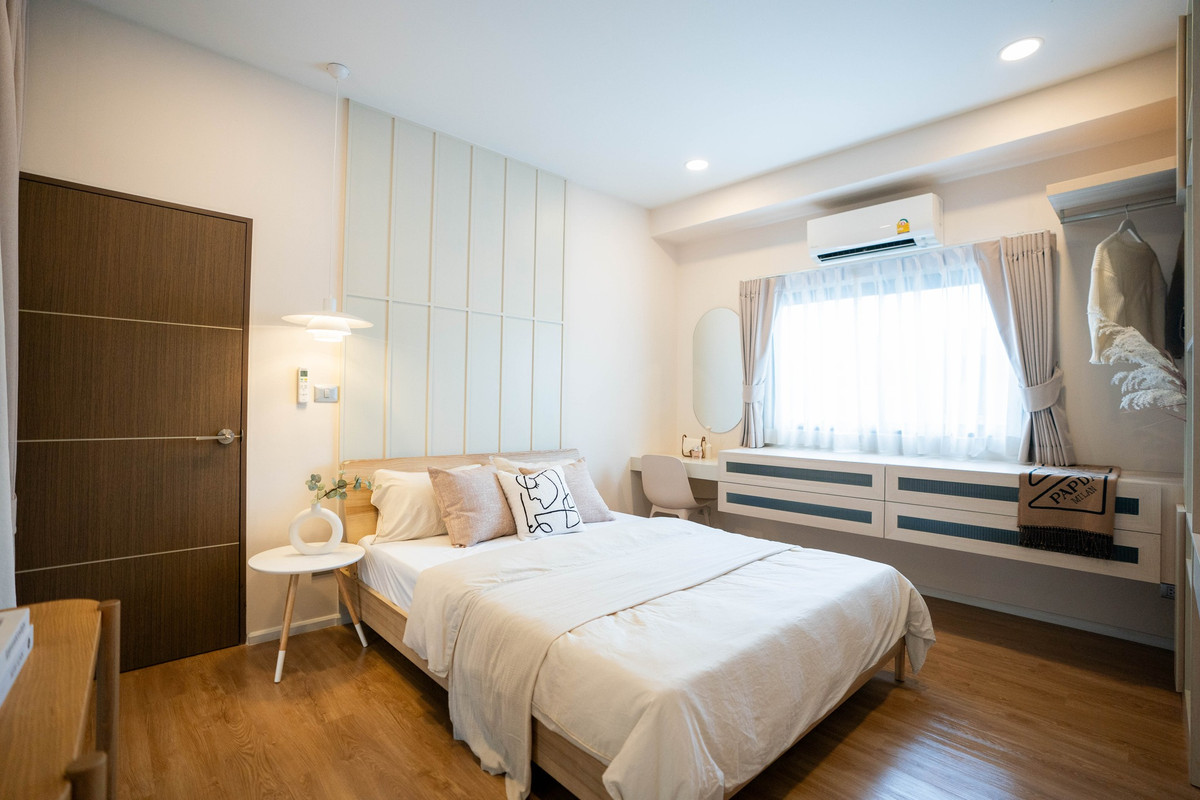 ขายทาวน์โฮมเลียบทางด่วนรามอินทรา : For sale Town house  in Liab Duan Ramintra! Easy to go ladprao and Ekkamai near Express way and Shopping mall