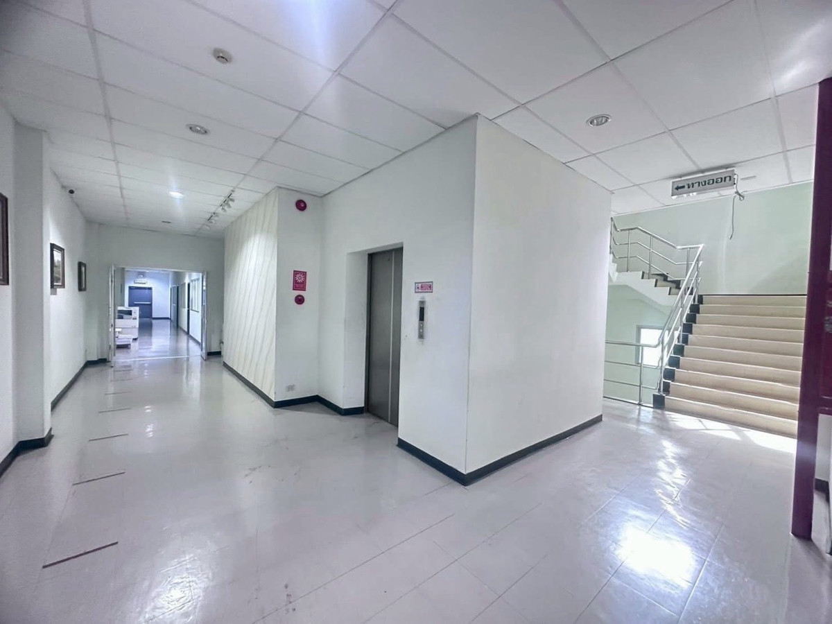 ขายโรงงานลาดกระบัง สุวรรณภูมิ : ขายโรงงาน ลาดกระบัง ผังเมืองสีม่วง พร้อมใบอนุญาตโรงงาน มีโกดังและออฟฟิศ พื้นที่ใช้สอย 6,700 ตร.ม ใกล้สนามบินสุวรรณภูมิ เหมาะลงทุนและดำเนินกิจการทันที