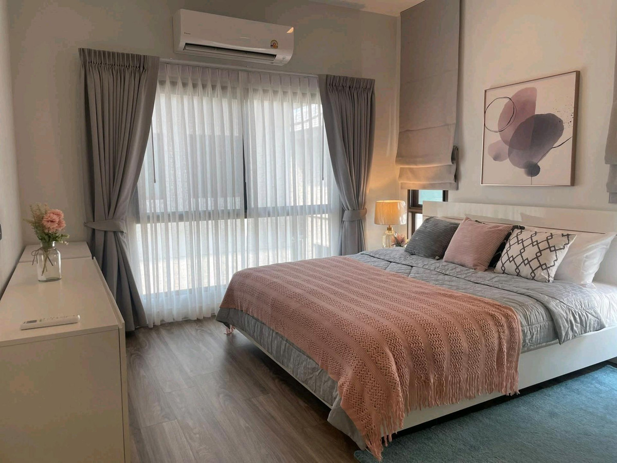 For RentHousePattanakan, Srinakarin : 🍃💫 Luxurious house in a potential location Next to an international school, ready to move in, suitable for families 👨‍👩‍👧‍👦✨