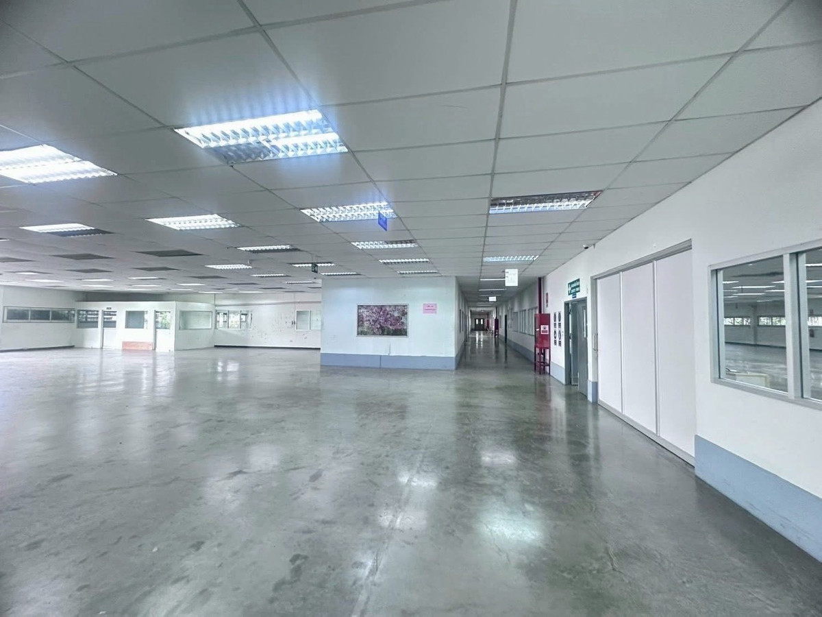 ขายโรงงานลาดกระบัง สุวรรณภูมิ : ขายโรงงาน ลาดกระบัง ผังเมืองสีม่วง พร้อมใบอนุญาตโรงงาน มีโกดังและออฟฟิศ พื้นที่ใช้สอย 6,700 ตร.ม ใกล้สนามบินสุวรรณภูมิ เหมาะลงทุนและดำเนินกิจการทันที