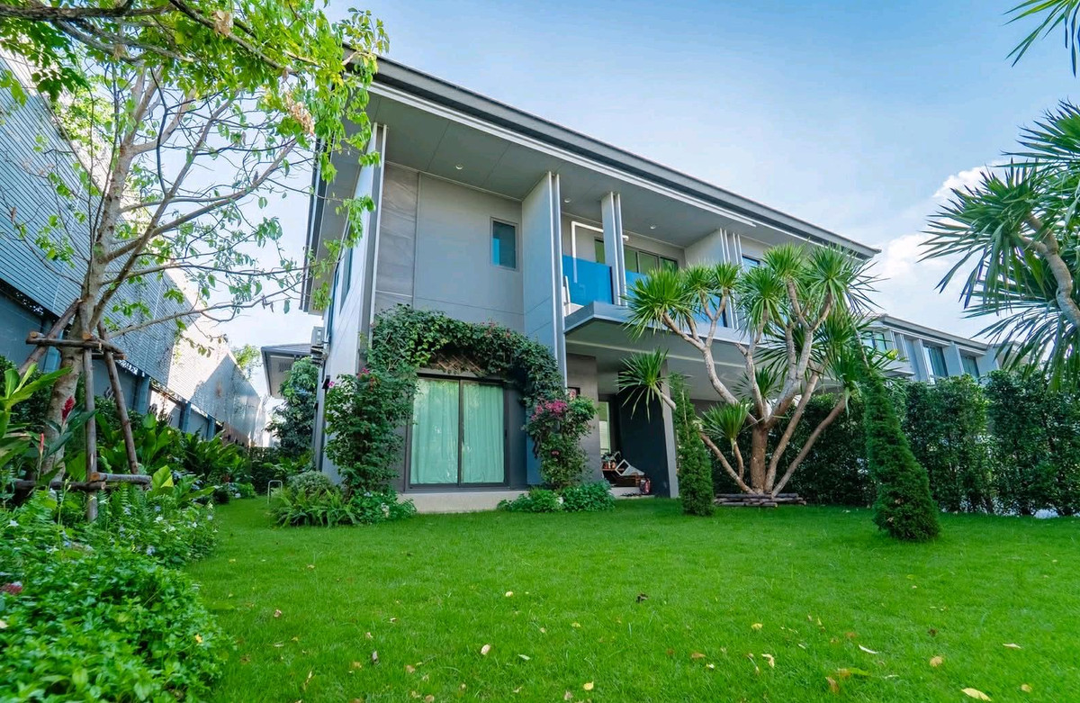 ขายบ้านพัฒนาการ ศรีนครินทร์ : 📌For sale📌

Project Setthasiri Krungthep Kreetha 2 by Sansiri

✅Property Type Corner detached house
House Type Ablaze
Land Size 141.2 sq.wah
Usable Area 297 sq.m.
Bedrooms 4
Bathrooms 4 (Master bedroom with bathtub)
Ground-Floor Bedroom
Maid’s Quarters 