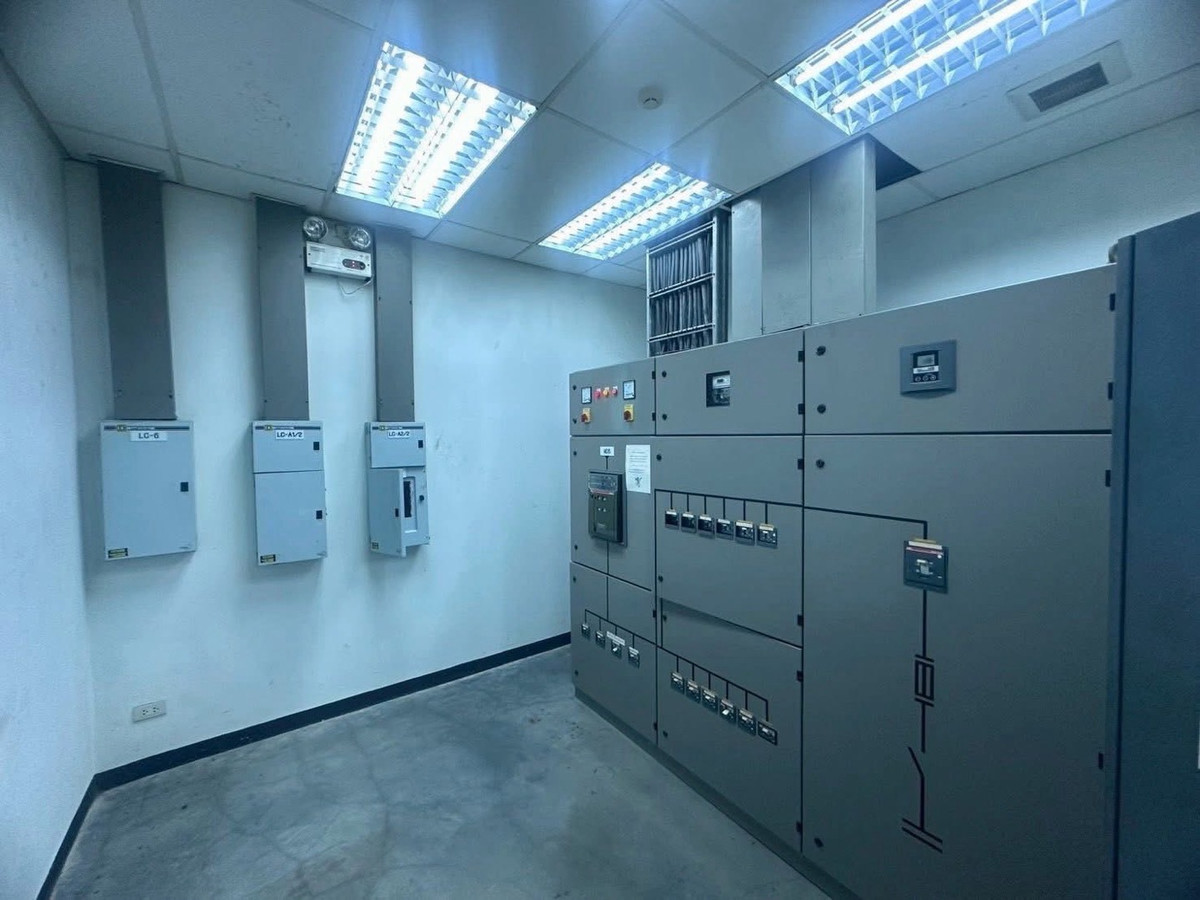 ขายโรงงานลาดกระบัง สุวรรณภูมิ : ขายโรงงาน ลาดกระบัง ผังเมืองสีม่วง พร้อมใบอนุญาตโรงงาน มีโกดังและออฟฟิศ พื้นที่ใช้สอย 6,700 ตร.ม ใกล้สนามบินสุวรรณภูมิ เหมาะลงทุนและดำเนินกิจการทันที