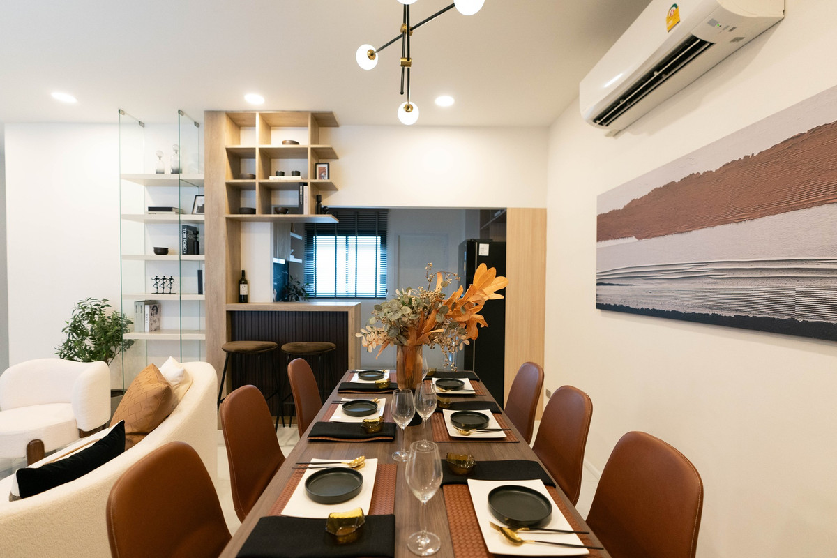 ขายทาวน์โฮมเลียบทางด่วนรามอินทรา : For sale Town house  in Liab Duan Ramintra! Easy to go ladprao and Ekkamai near Express way and Shopping mall