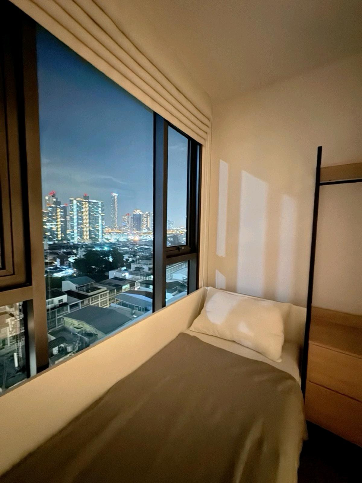 For RentCondoKhlongtoei, Kluaynamthai : ✨ 2 bedroom condo near BTS, ready to move in, small bedroom can be turned into a work room, meeting the needs of the WFH line ✨
