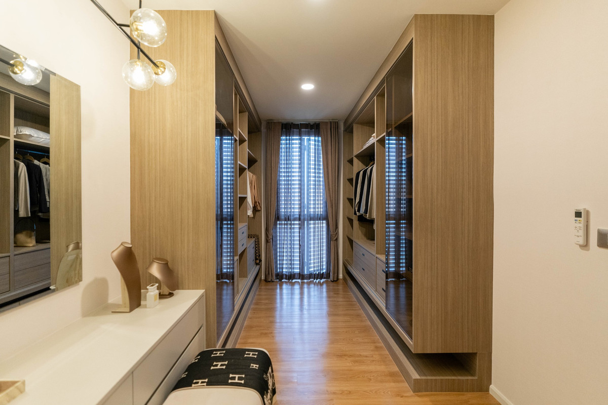 ขายทาวน์โฮมเลียบทางด่วนรามอินทรา : For sale Town house  in Liab Duan Ramintra! Easy to go ladprao and Ekkamai near Express way and Shopping mall