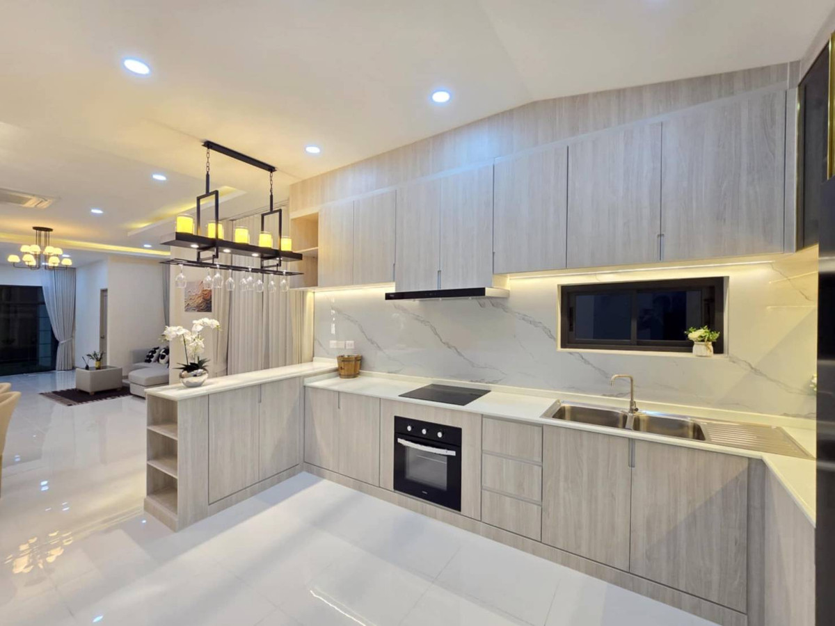 For SaleHousePattaya, Bangsaen, Chonburi : 🔥 Spacious 4 Bedroom House for Sale in Pattaya | 110 Sq.Wah | Near Tara Pattana & Phoenix | Only 11 MB 🔥